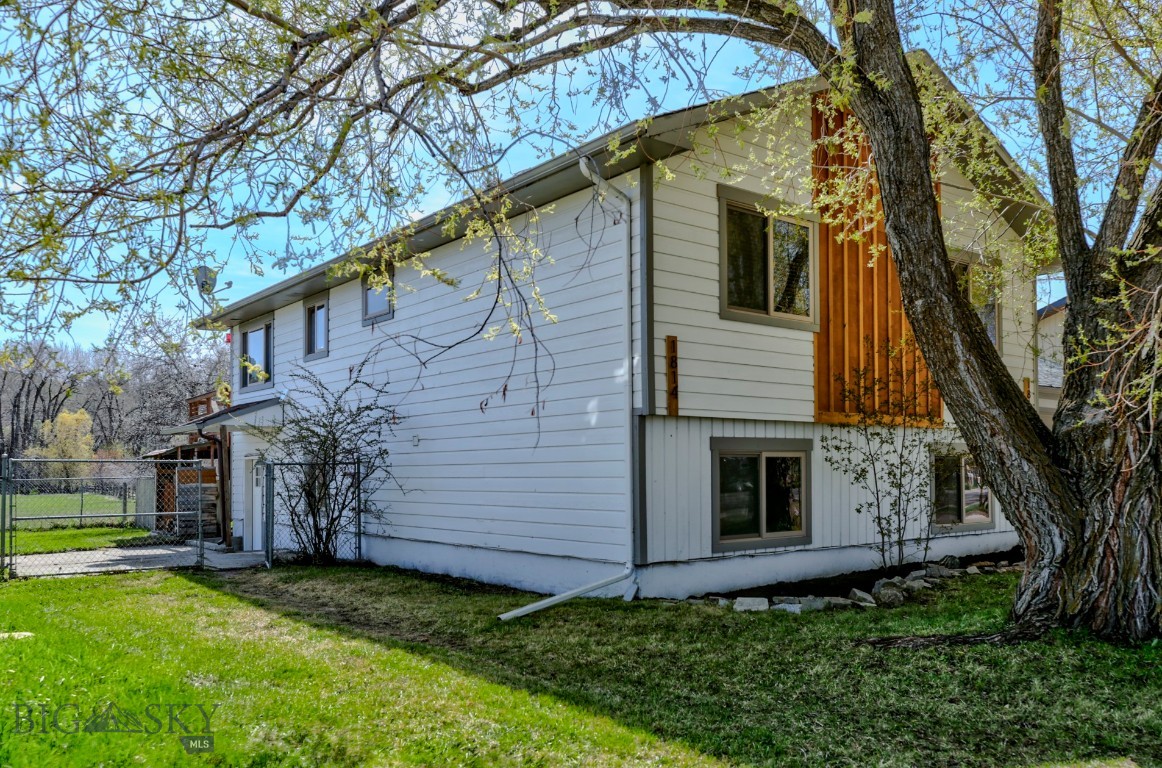 1816 S Rouse