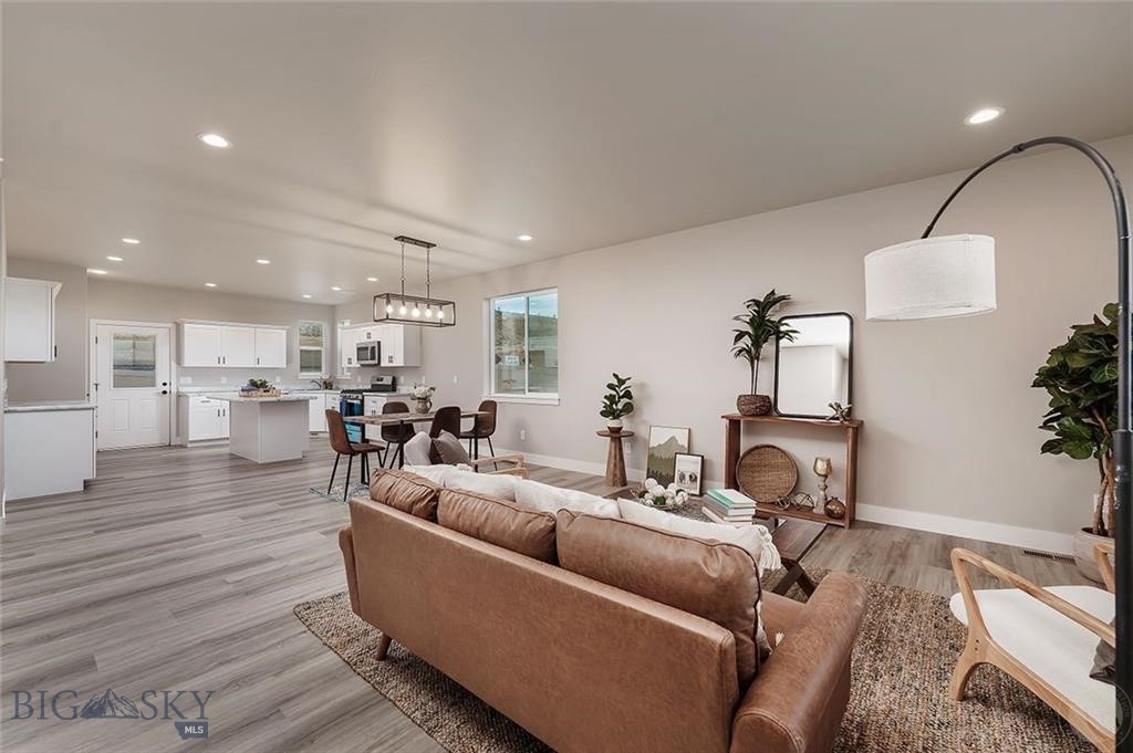 2304 Oriole Drive