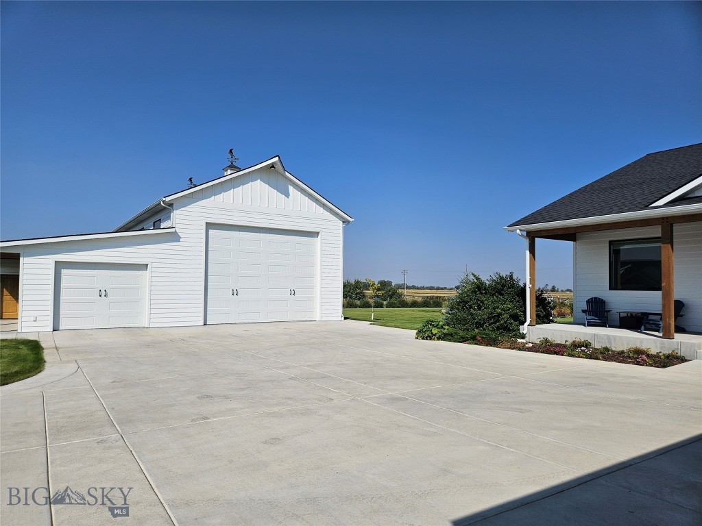 592 Stewart Loop