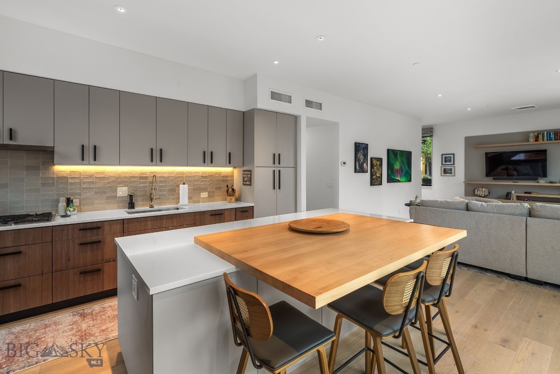 620 E Cottonwood 203