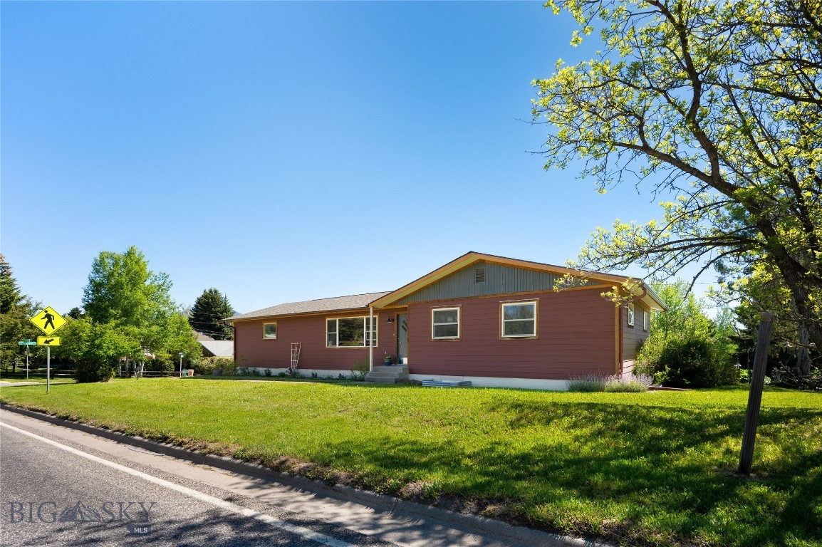 1104 S Pinecrest Drive