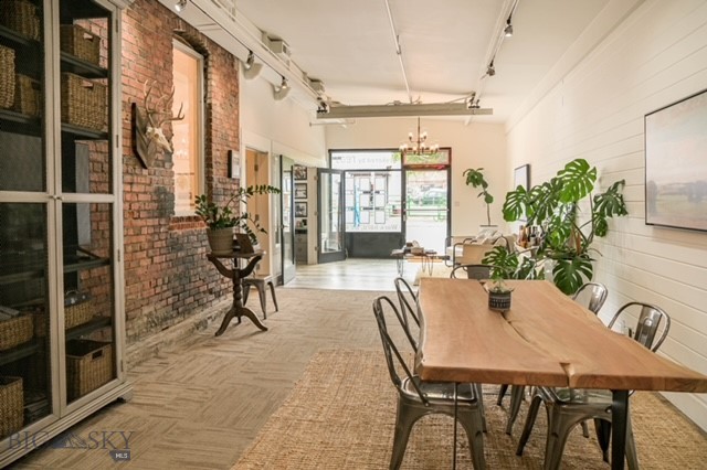 319 E Mendenhall