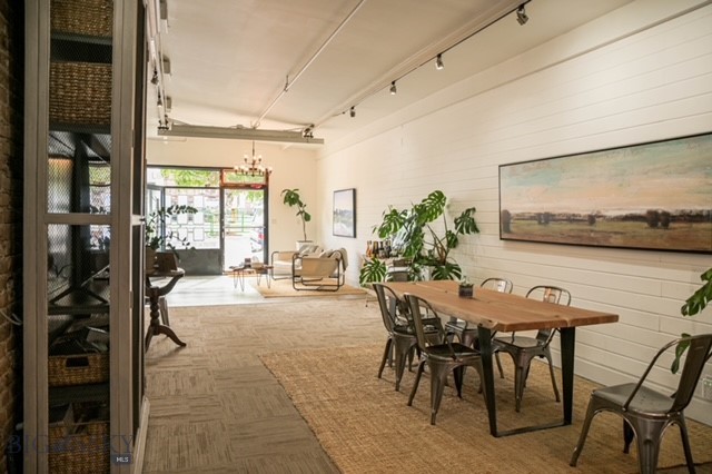 319 E Mendenhall