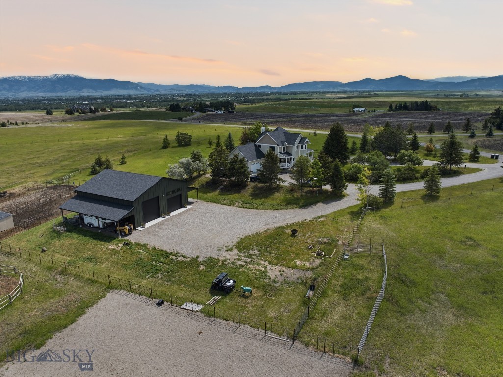 977 Trailcrest Drive