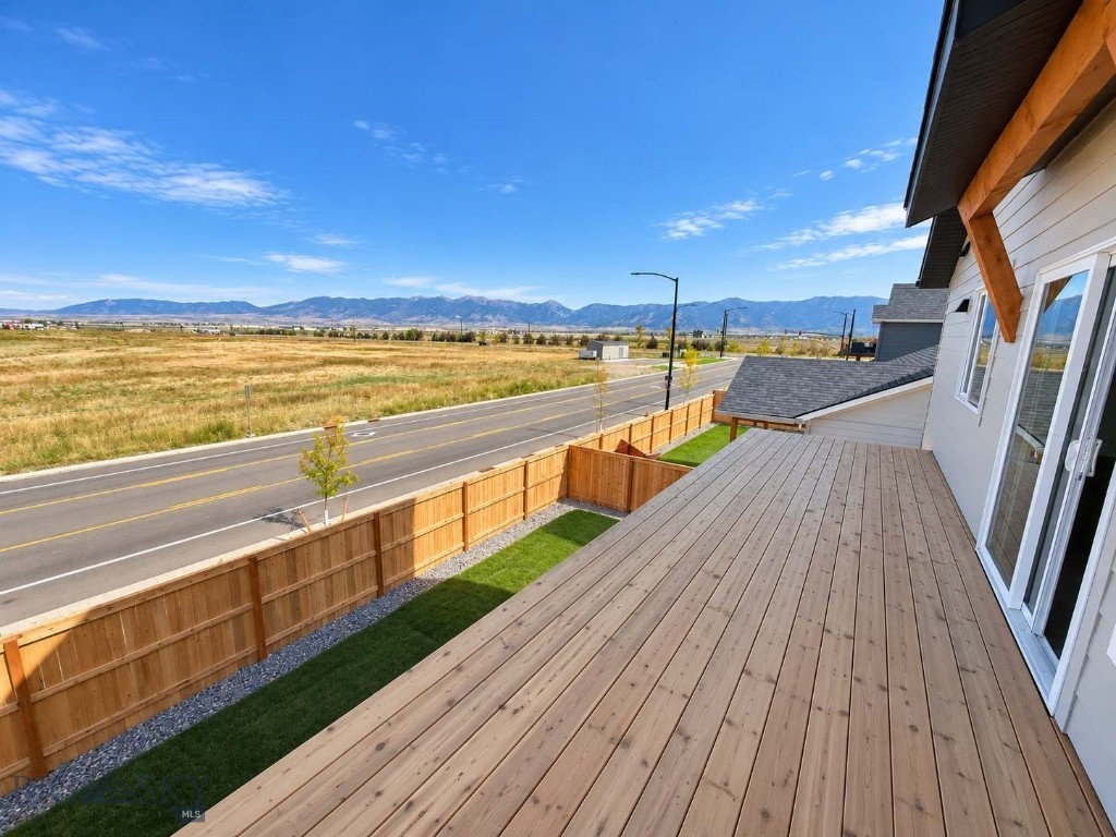 858 Accolade Loop