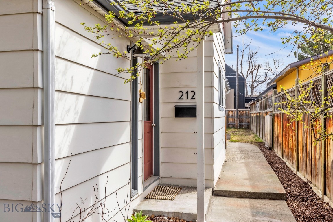 212 S 9th Avenue