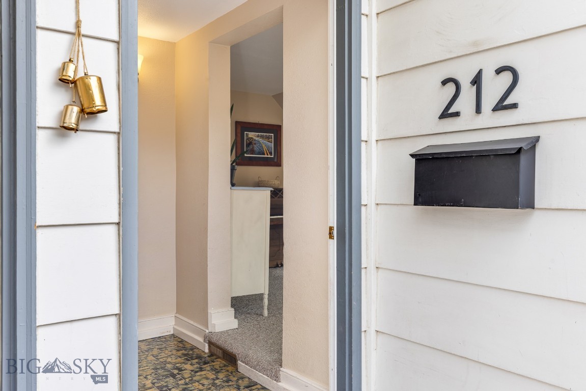 212 S 9th Avenue