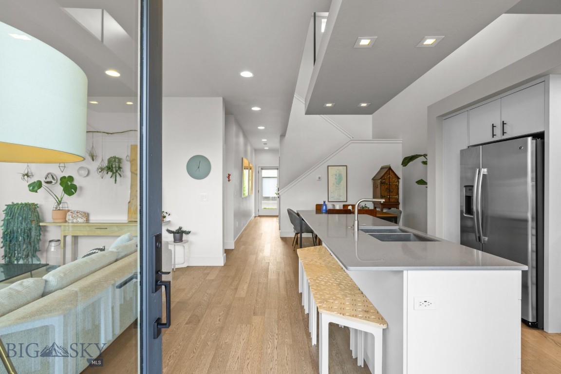 3866 Blondie Street