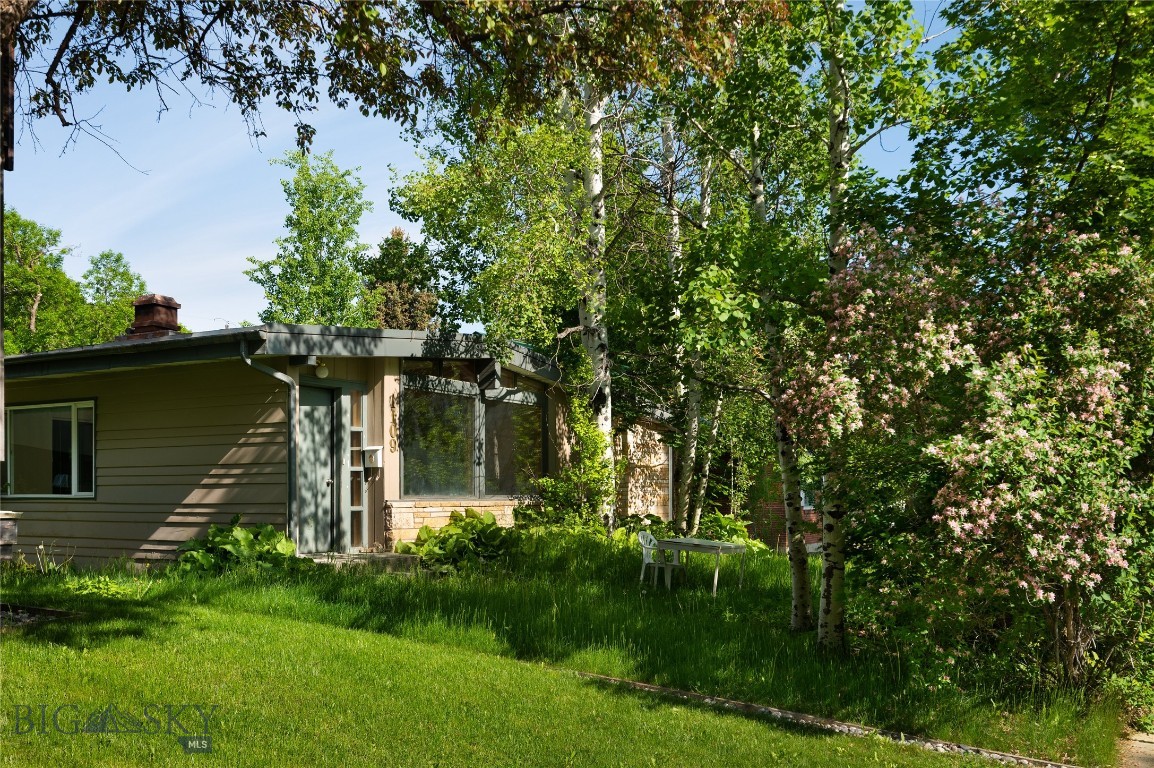 1109 S Willson
