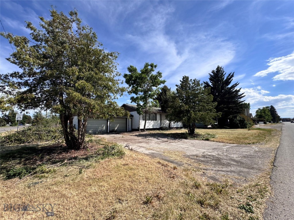 114 N Hoffman