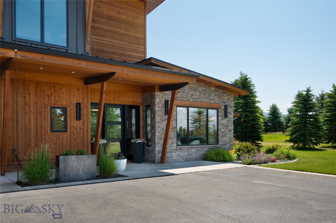 989 Bridger Lake