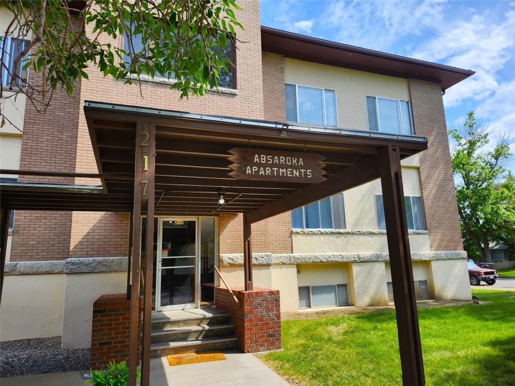 217 W Clark, Livingston