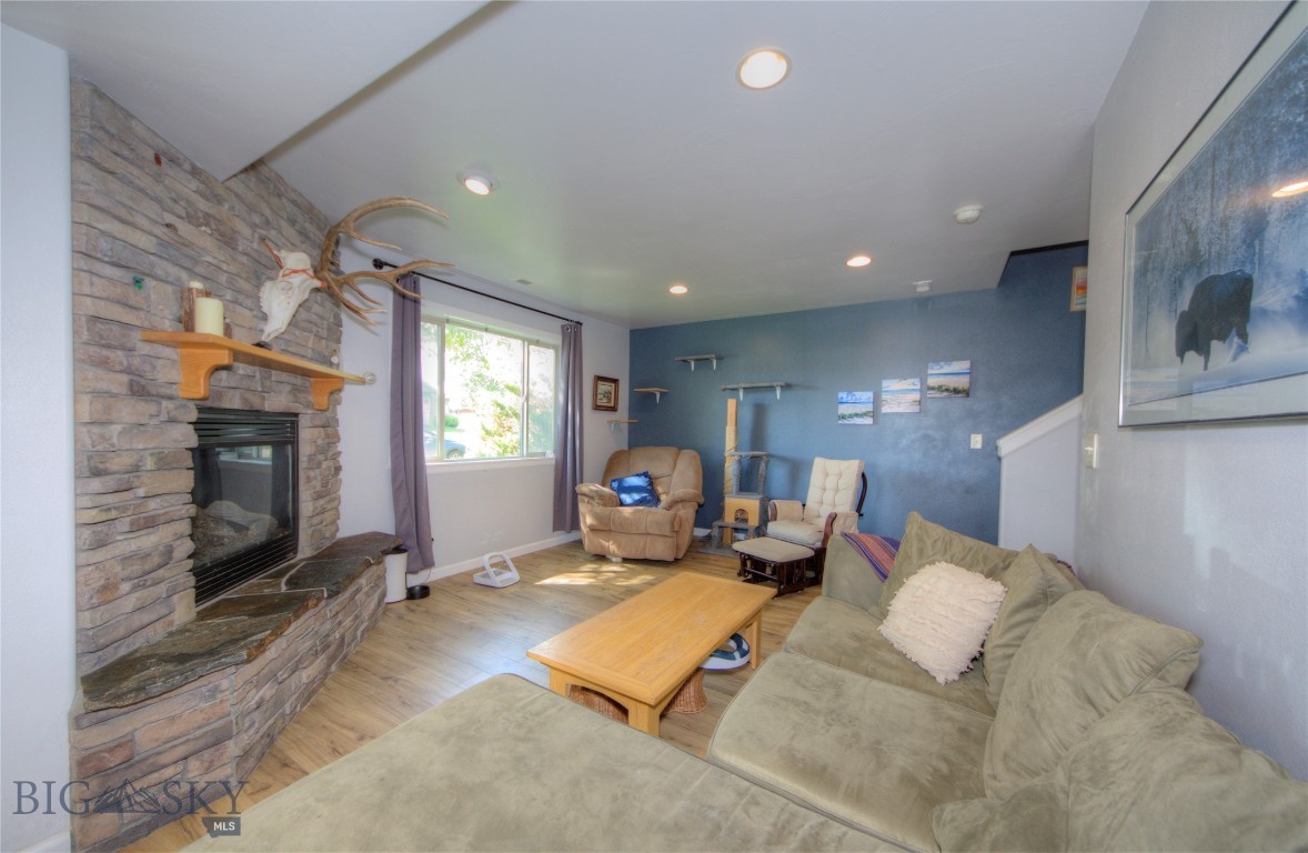 3210 Warbler Way 8