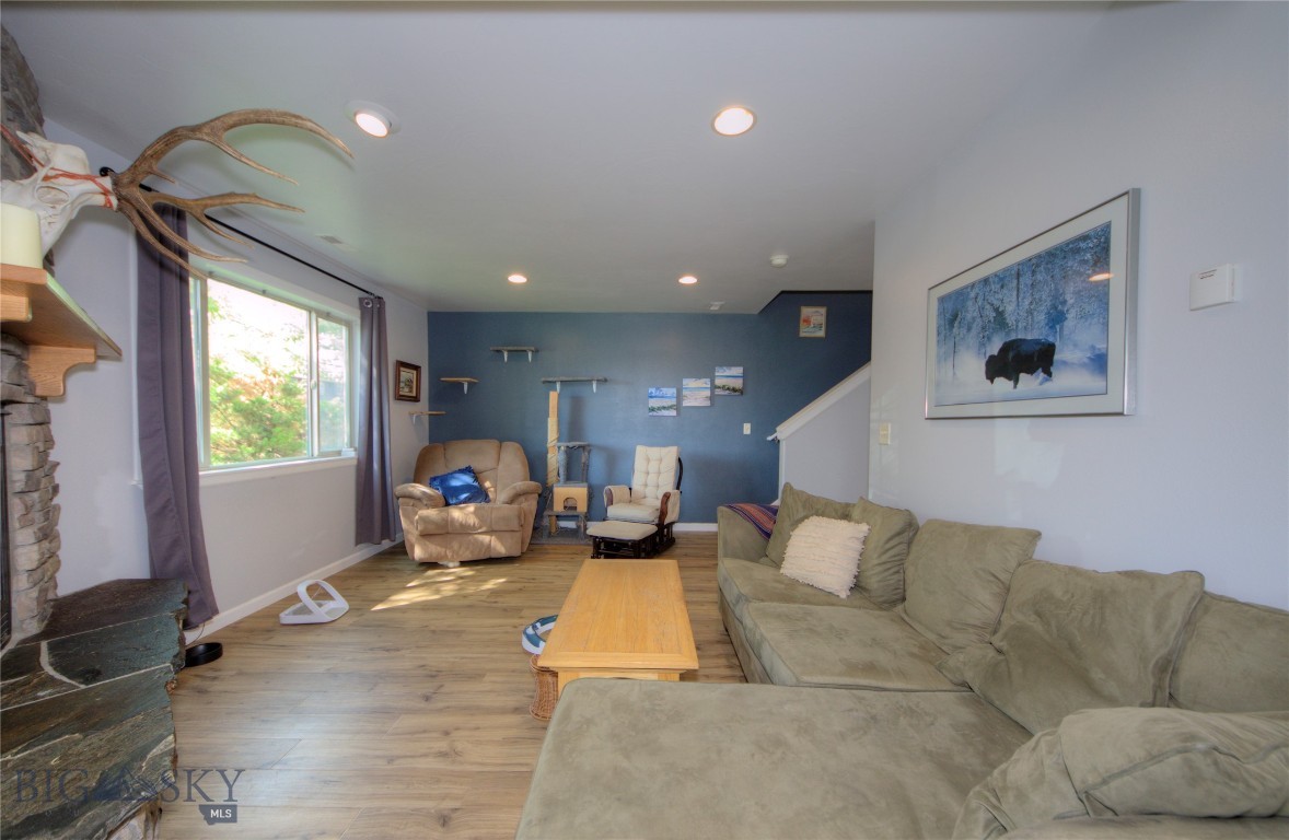 3210 Warbler Way 8