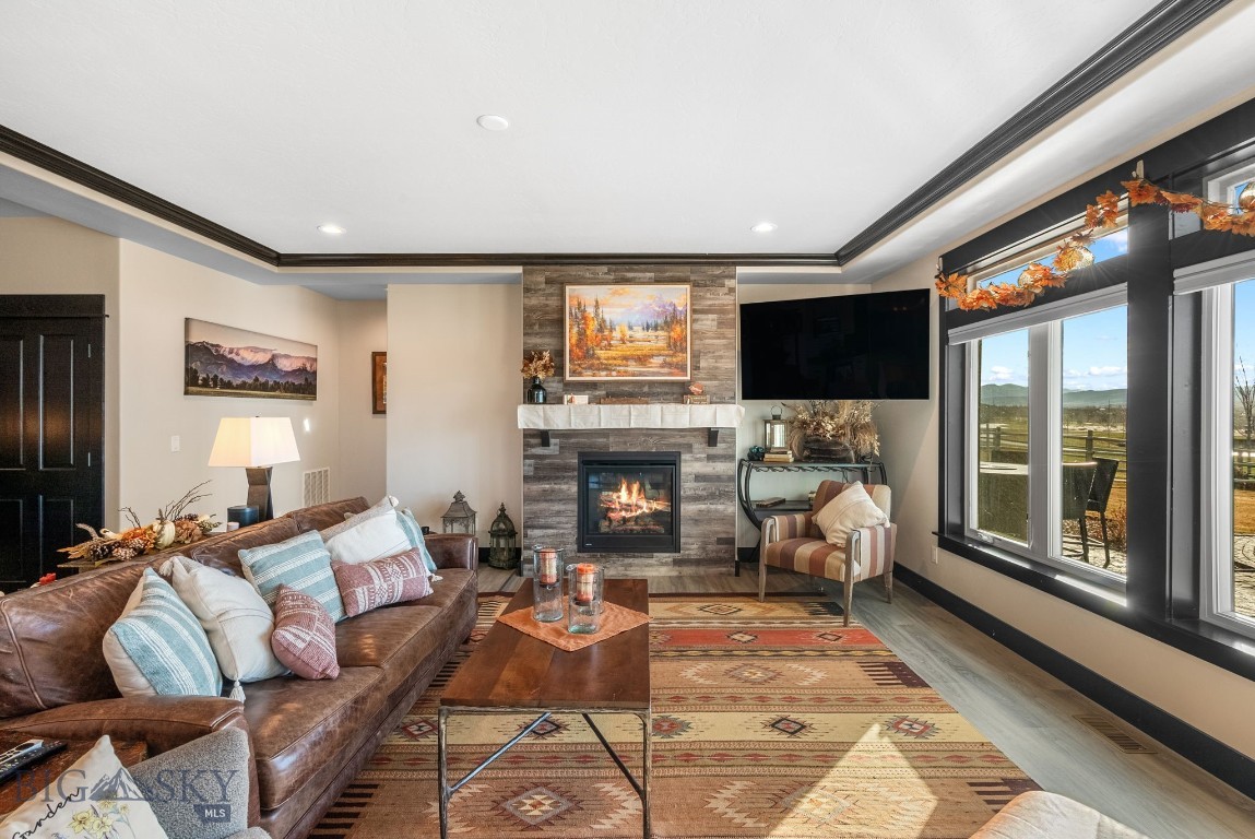 856 White Horse Loop