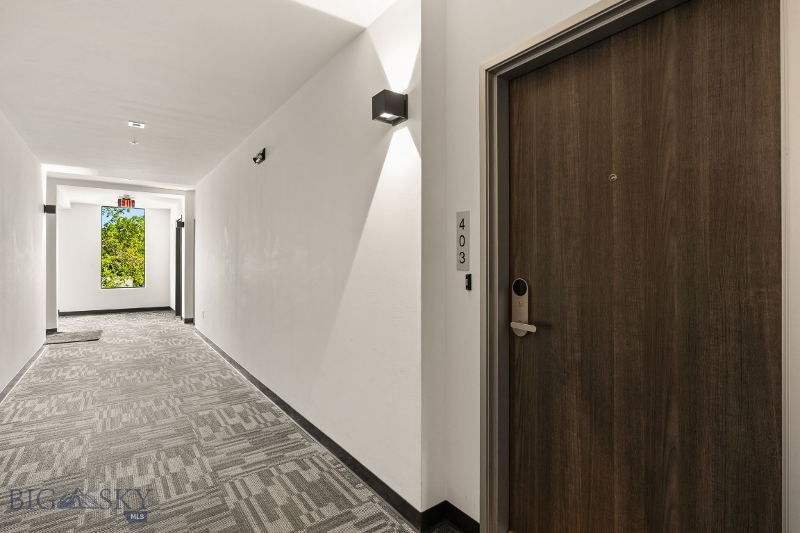 718 W Babcock Street 403
