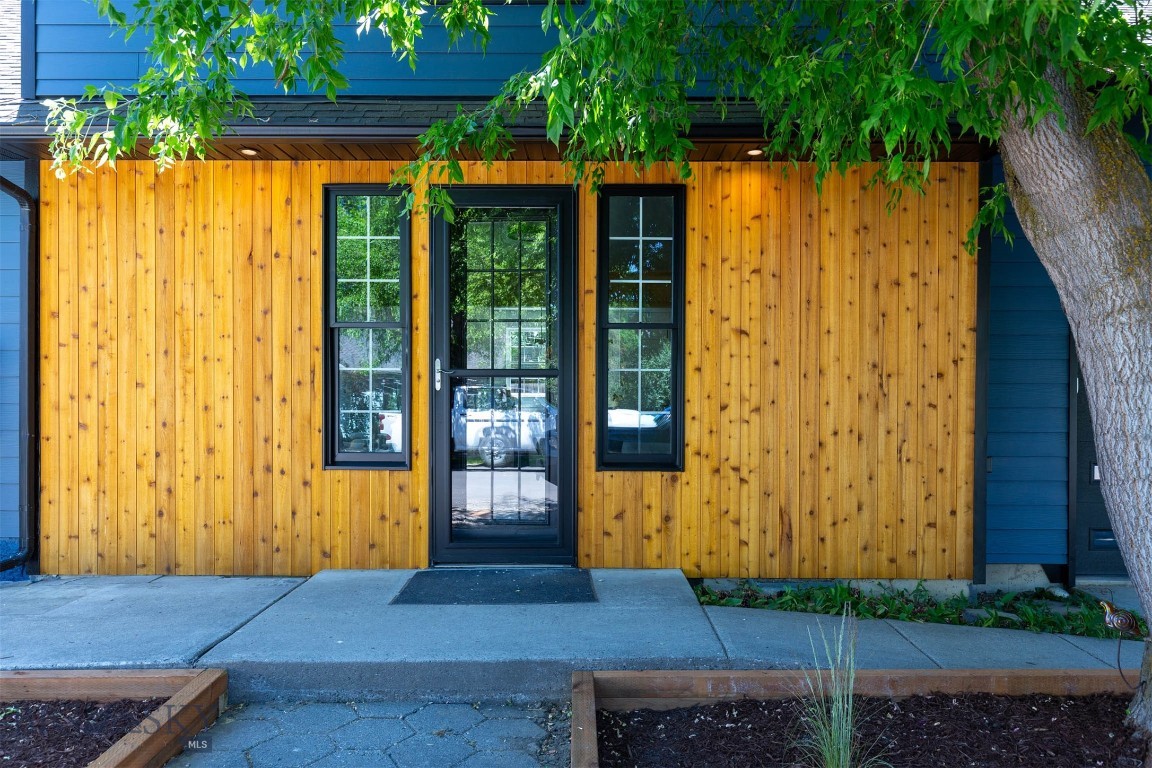 623 N Grand