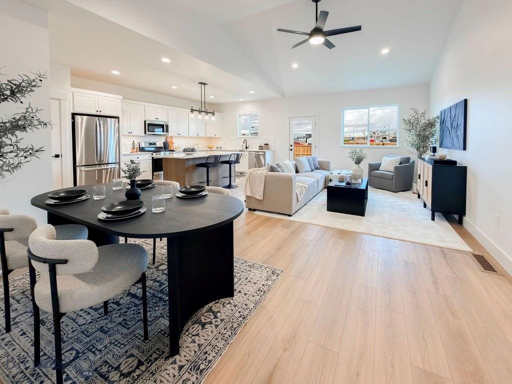 832 Accolade Loop