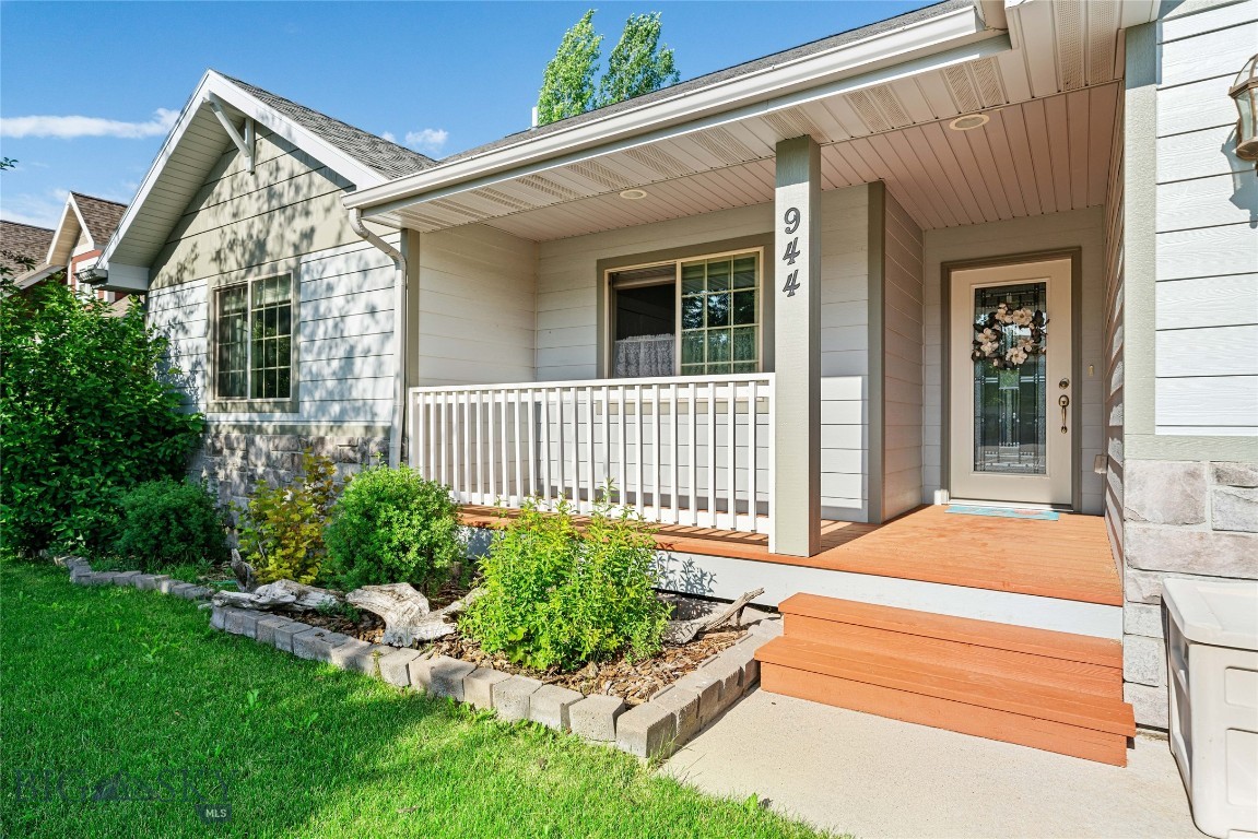944 Forest Glen Drive