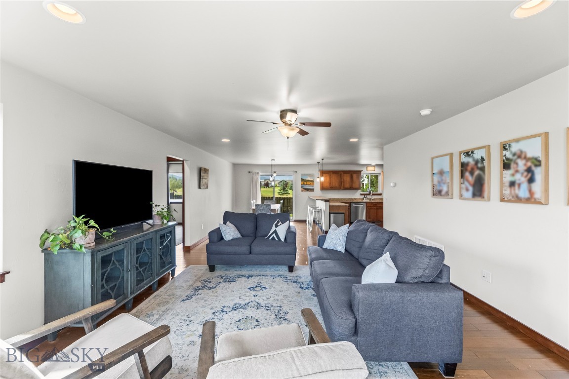 215 Snowy Owl Trail