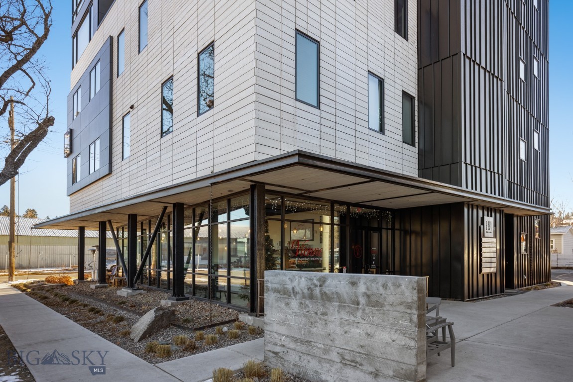 101 S Wallace Avenue 402