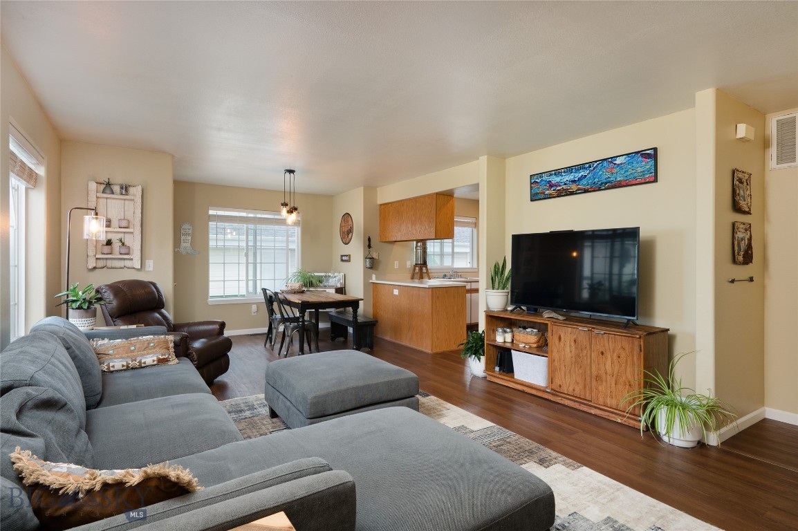 3020 W Villard 4D