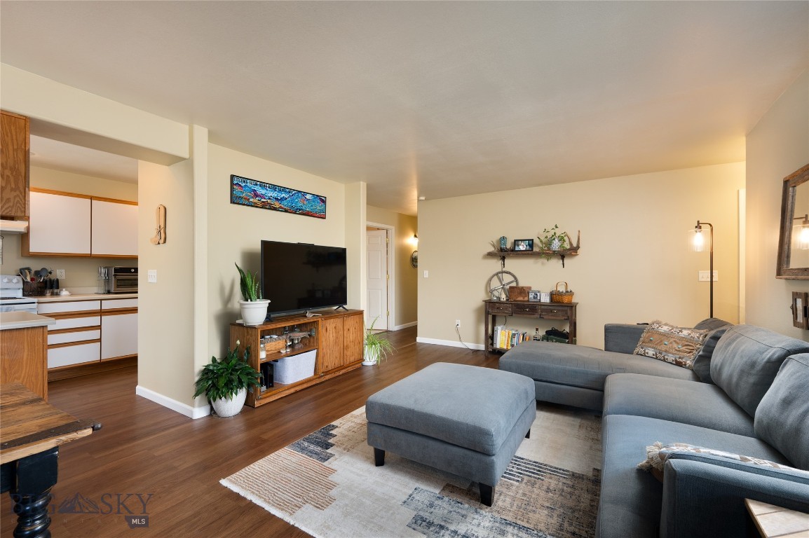 3020 W Villard 4D