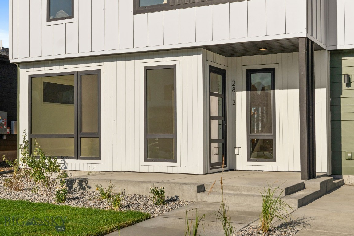 2813 S 30th Avenue