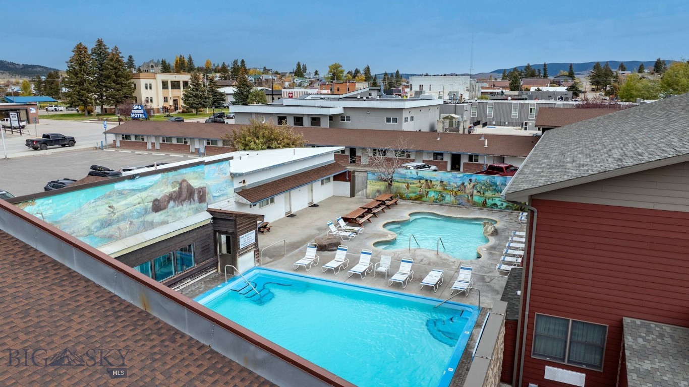 202 & 301 W Main, White Sulphur Springs