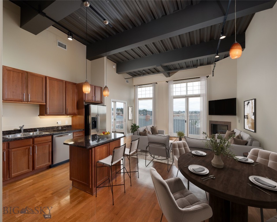 140 Village Crossing 4C