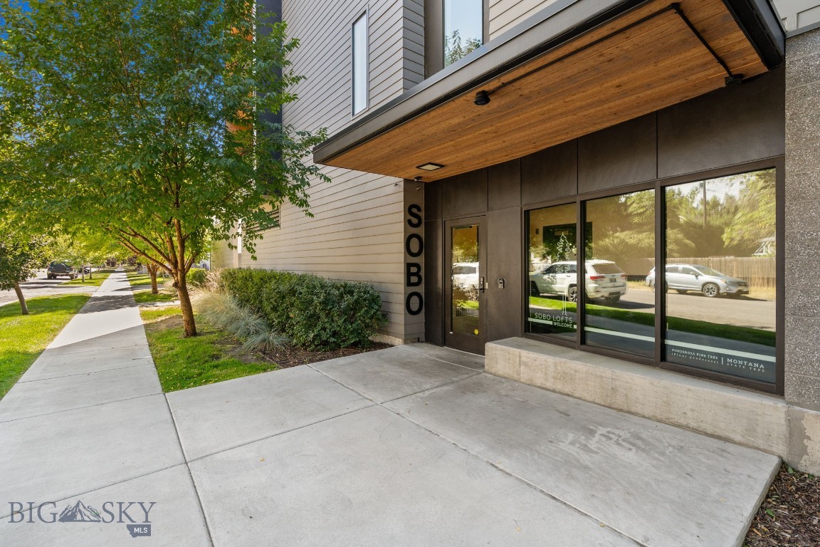 718 W Babcock Street 301