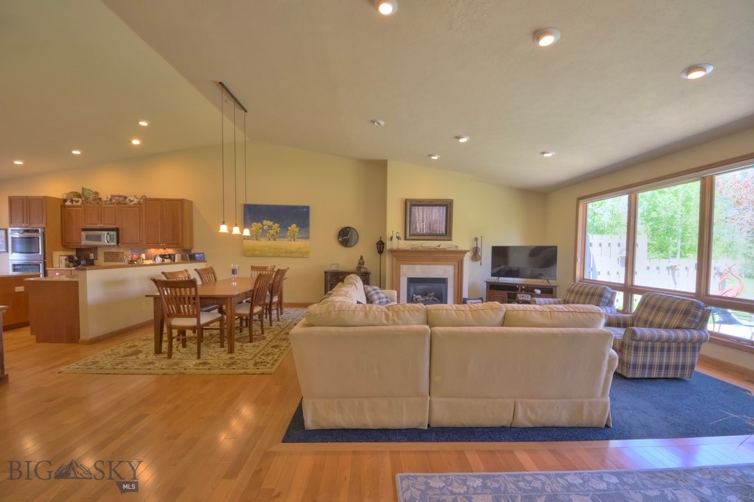 3300 E Graf Street 54