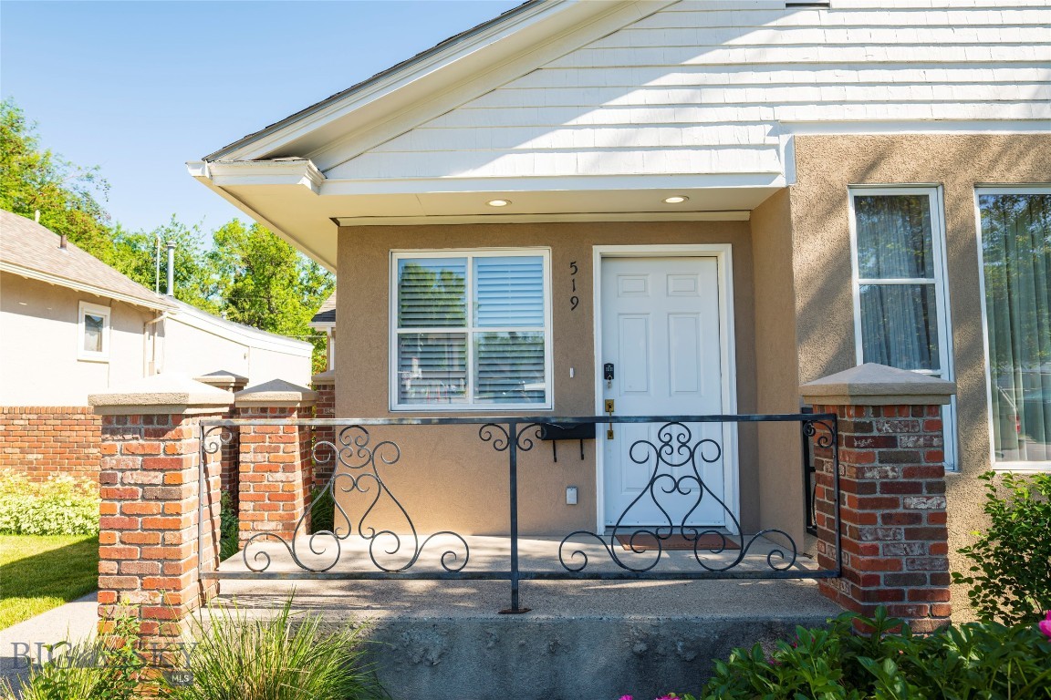 519 W Mendenhall