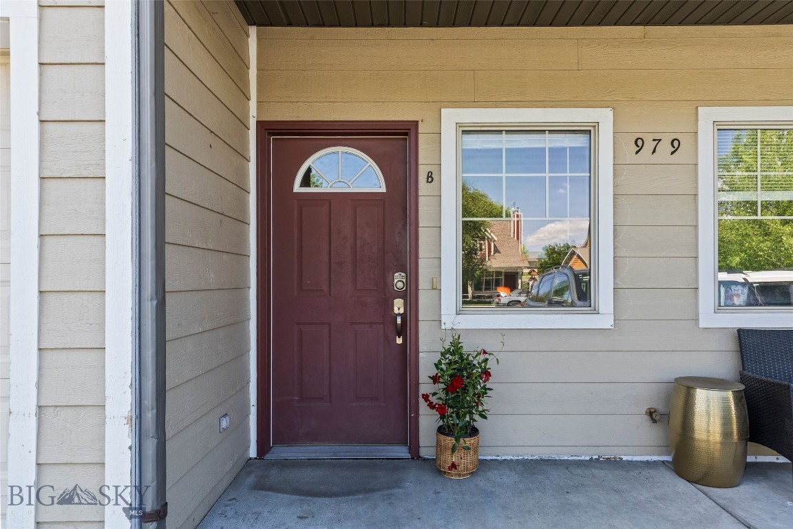 979 Forestglen Drive 2