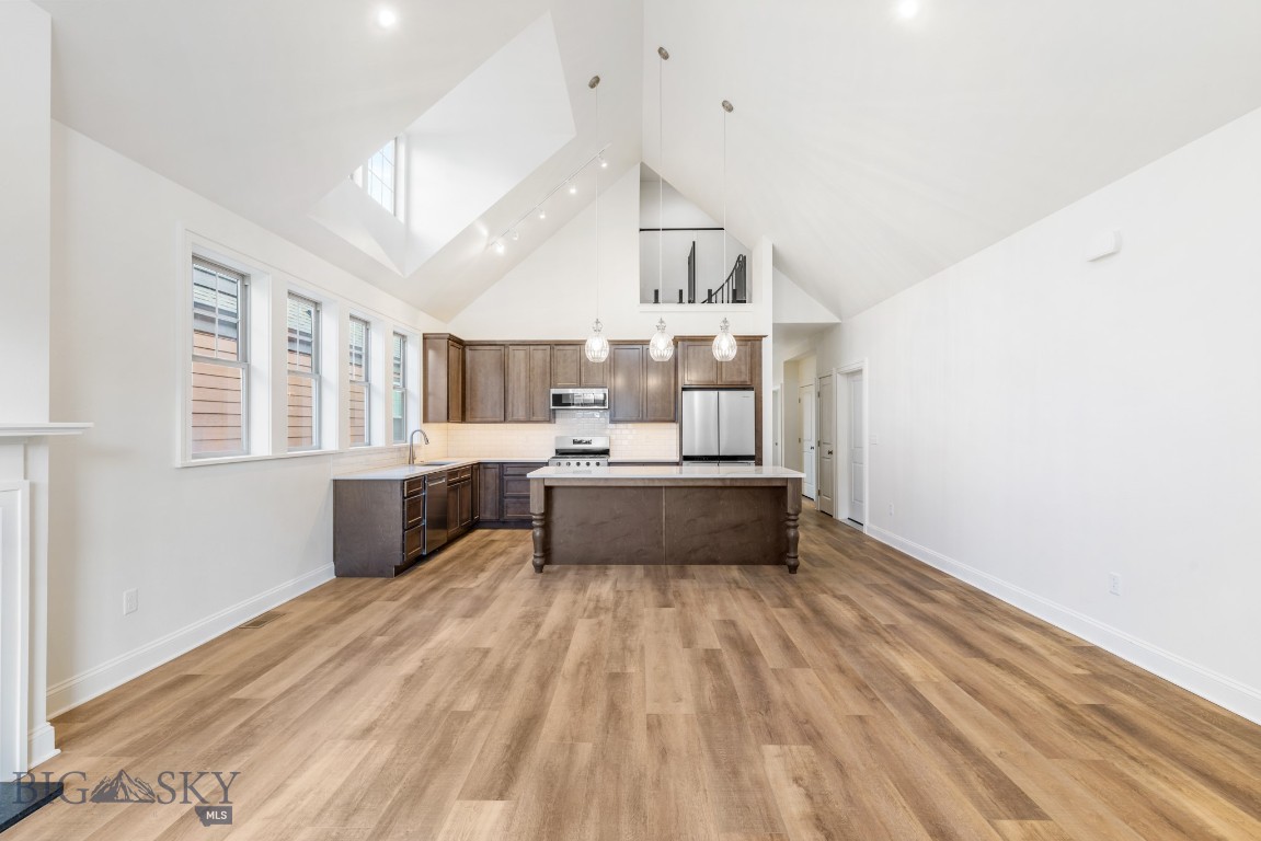 5438 Annie St B
