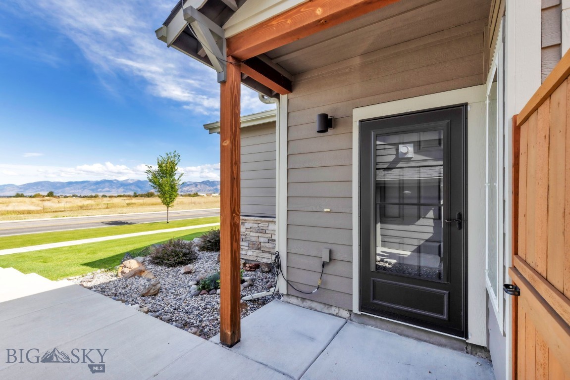 5079 Dragon Fly Street