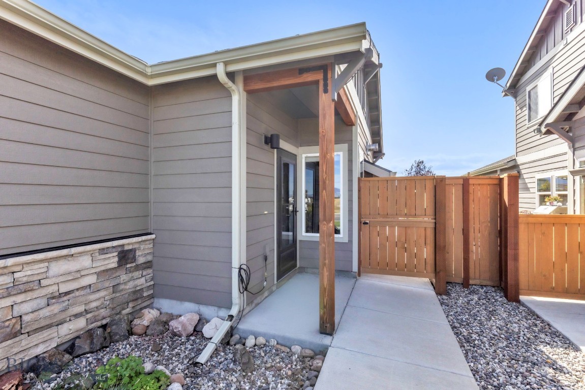 5079 Dragon Fly Street