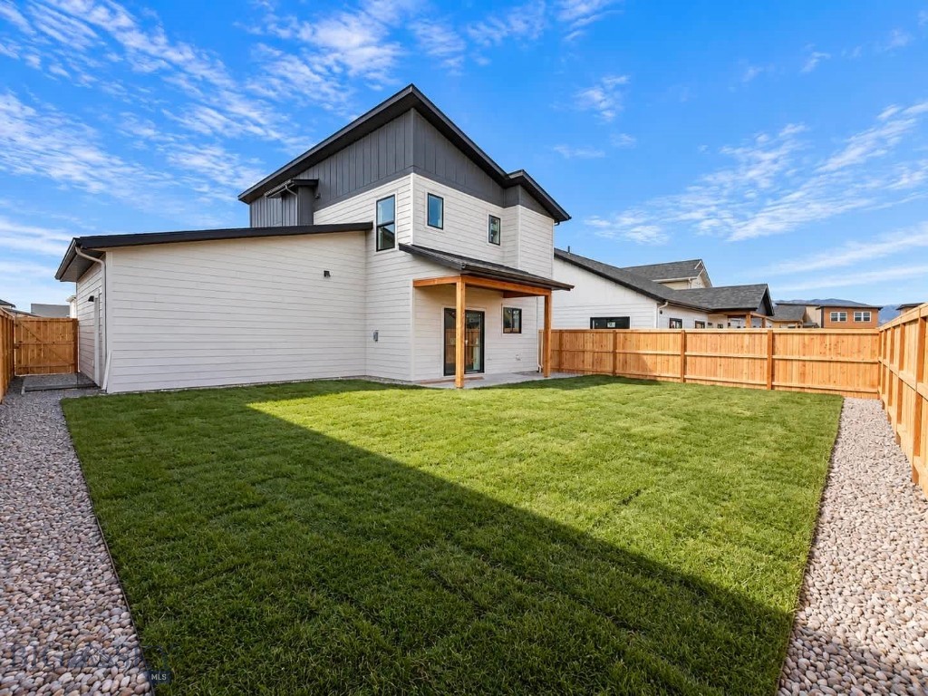 826 Accolade Loop