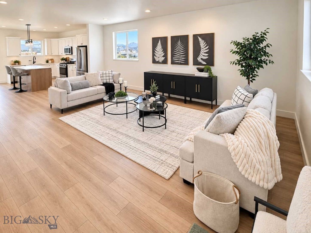 826 Accolade Loop