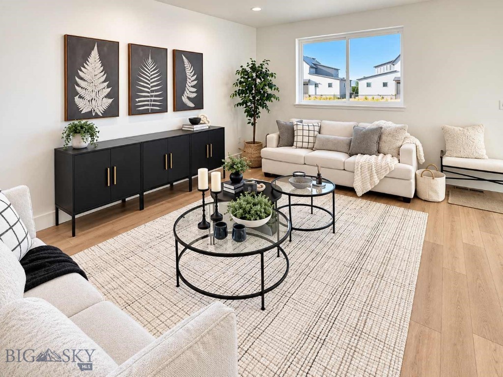 826 Accolade Loop