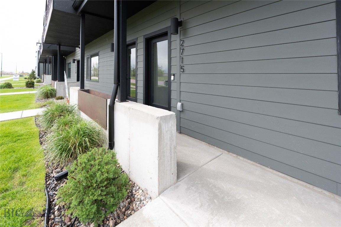 2715 W Graf C