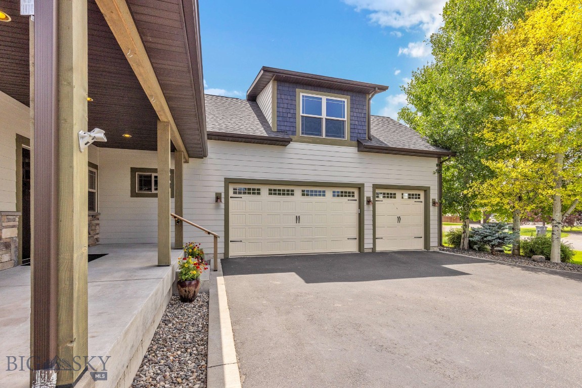 400 Parklands Trail