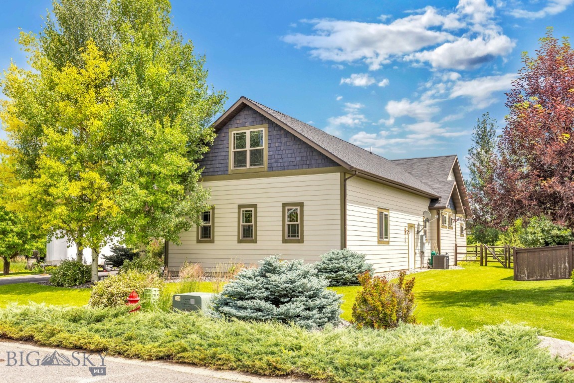 400 Parklands Trail