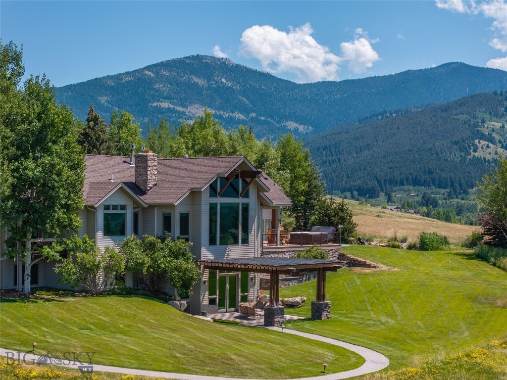 585 Wildrose Lane