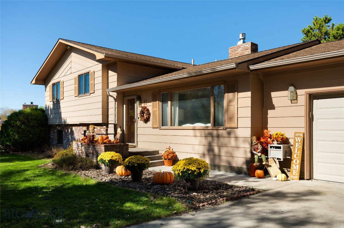 11 Hitching Post Road