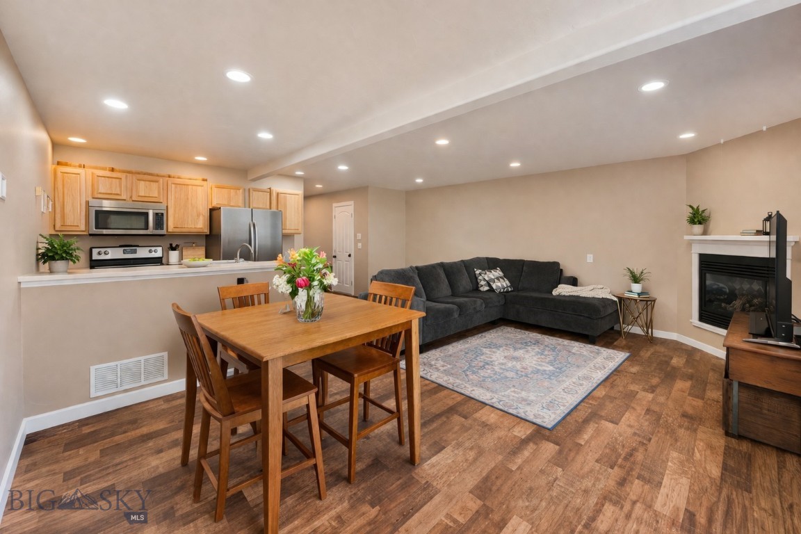 935 Forestglen Drive 3