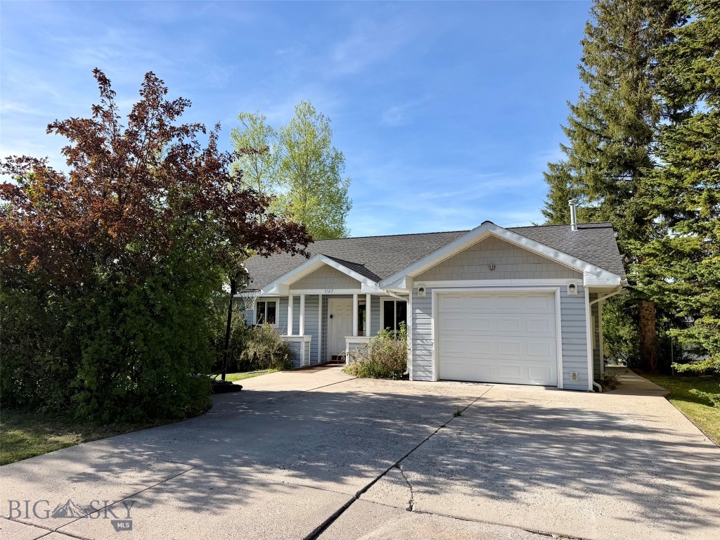 1127 N Cedarview