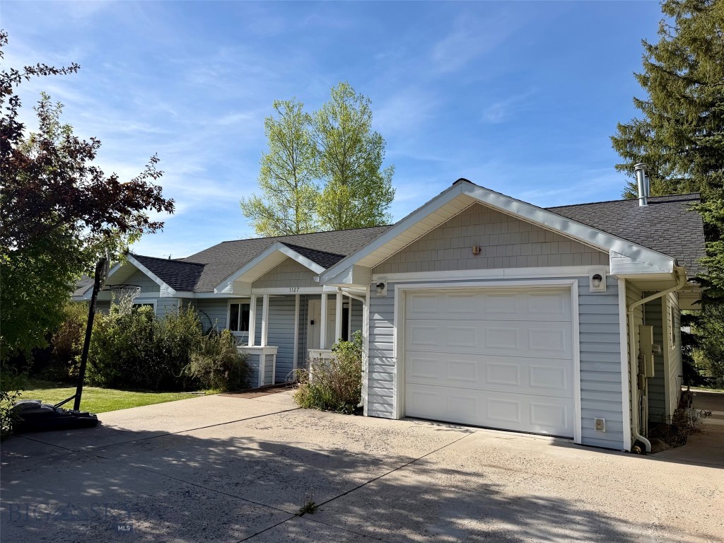1127 N Cedarview