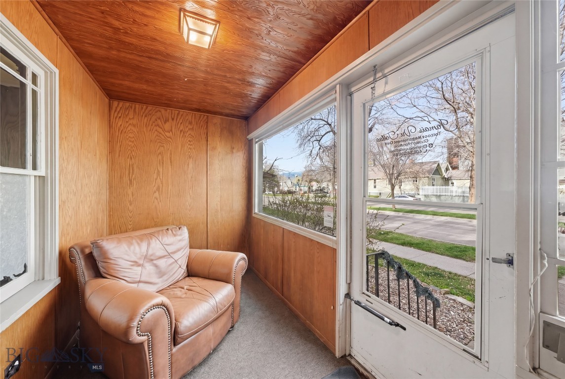 109 S 8th Avenue