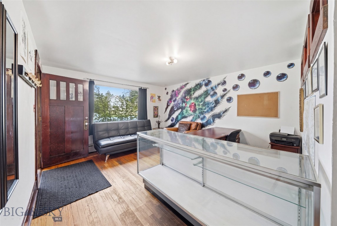 109 S 8th Avenue